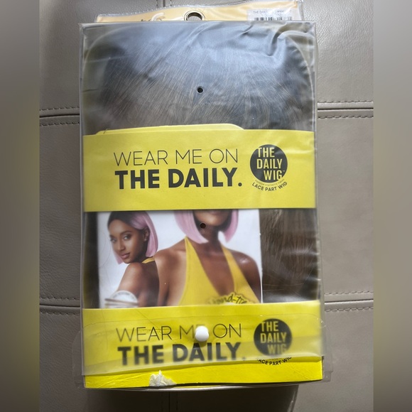 NWT- Outre Lace Part Blk Root Blonde Wig - Picture 2 of 5